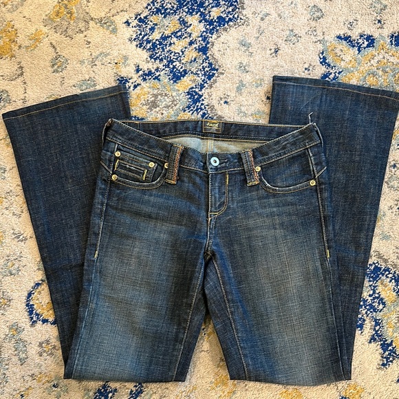 Karol Elegant Dark Blue Flare Jeans as seen on Jennifer Aniston - Picture 2 of 3